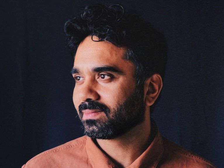 Udit Duseja ist Sounddesigner aus London. Udit Duseja ist Sounddesigner aus London.
