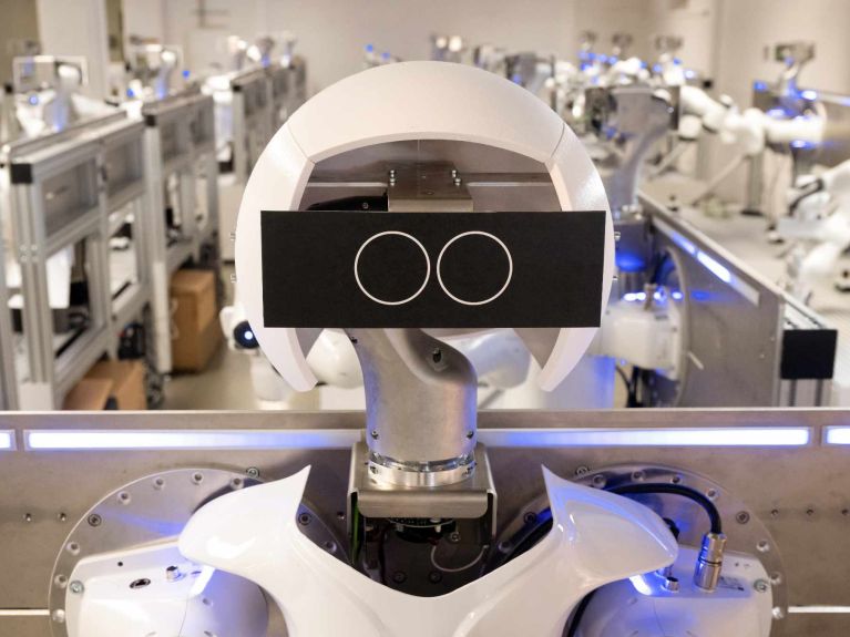 Roboter und KI – Forschungsprojekt an der TU München. Roboter und KI – Forschungsprojekt an der TU München.