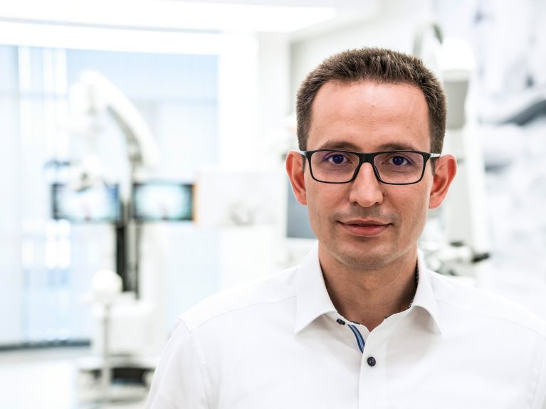 Michelangelo Masini, ameliyatlarda kullanılabilecek destekleyici teknik donanımlar geliştiriyor. Michelangelo Masini, ameliyatlarda kullanılabilecek destekleyici teknik donanımlar geliştiriyor.