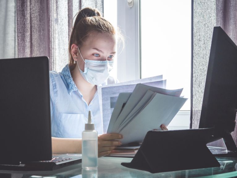 Os estudantes têm de manter o controle da sua situação financeira 