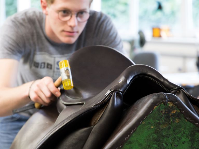 Saddle being made at the Stübben factory 