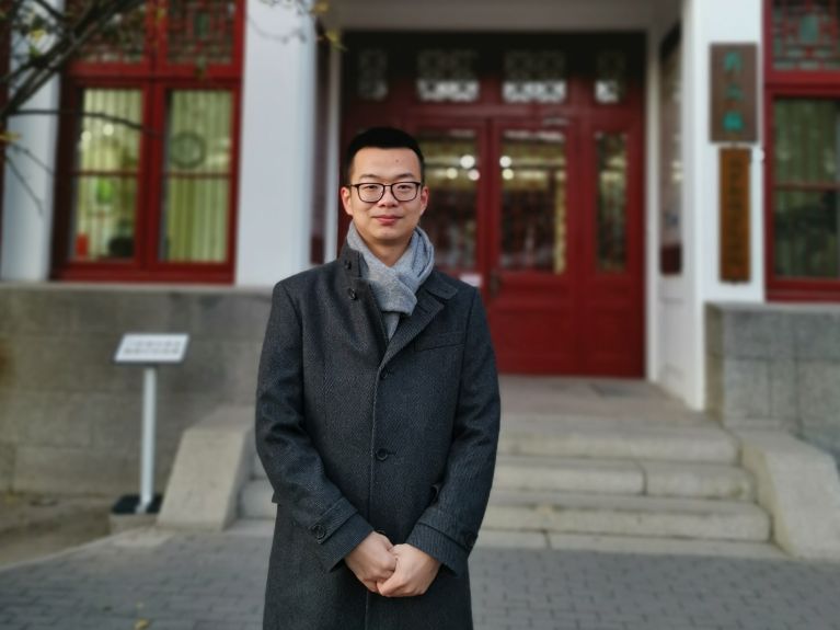 مينغشاو ماو، خبير في الشؤون الألمانية من الصين