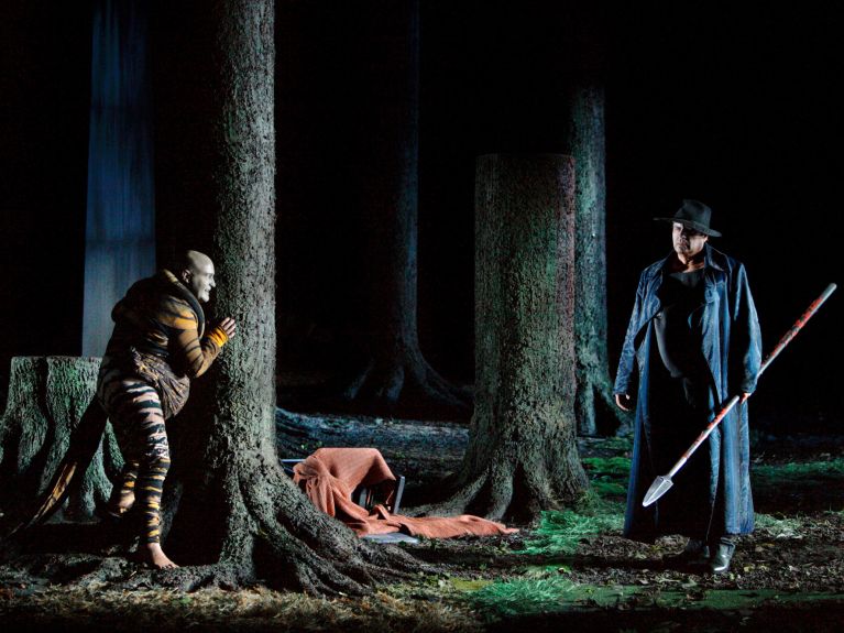 Scena z legendarnej inscenizacji „Zygfryda” w Bayreuth autorstwa Tankreda Dorsta 2008