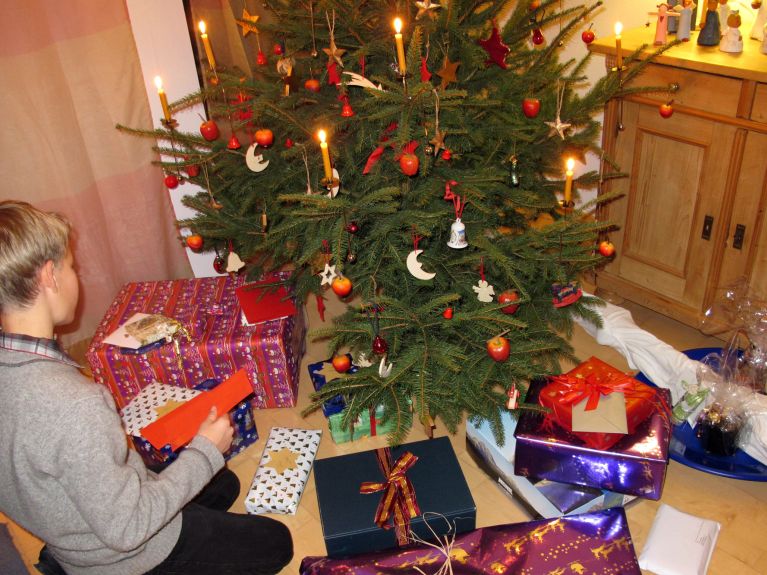 Ein Tannenbaum gehört zum Weihnachtsfest