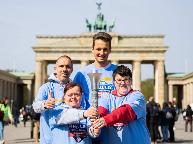 Juliana Rößler (vorne r.) mit Athletinnen und Athleten 