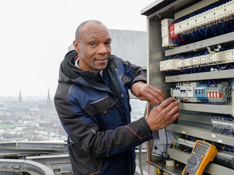Shorn Carter works as an electronics technician in Germany. Shorn Carter works as an electronics technician in Germany.