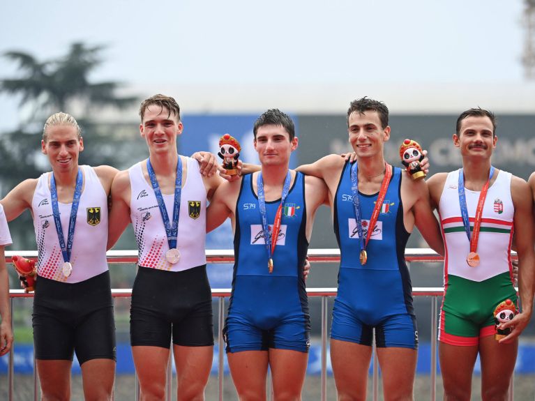 Giovanni Borgonovo (3º da esquerda) é um atleta de sucesso. Giovanni Borgonovo (3º da esquerda) é um atleta de sucesso.