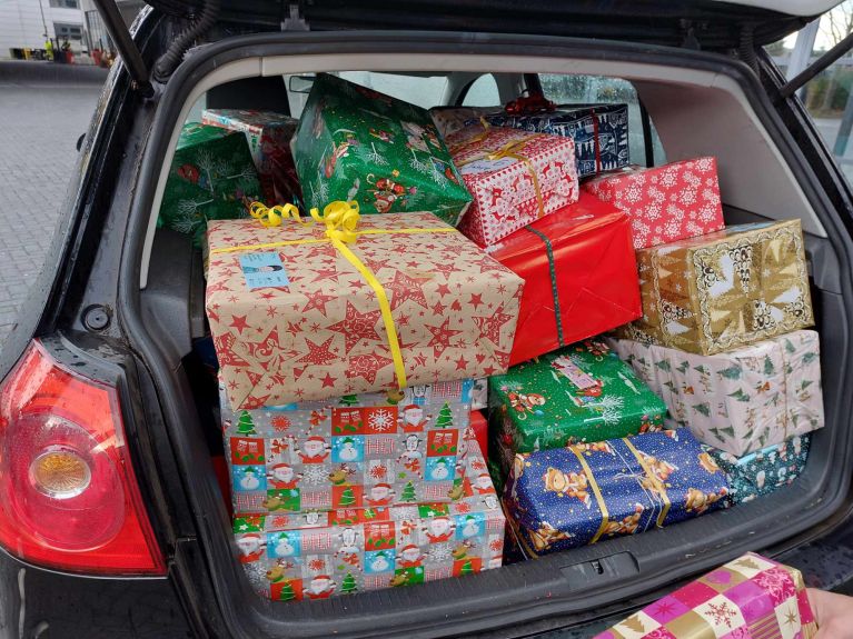 Los regalos los llevan los donantes o se recogen aquí. Los regalos los llevan los donantes o se recogen aquí.