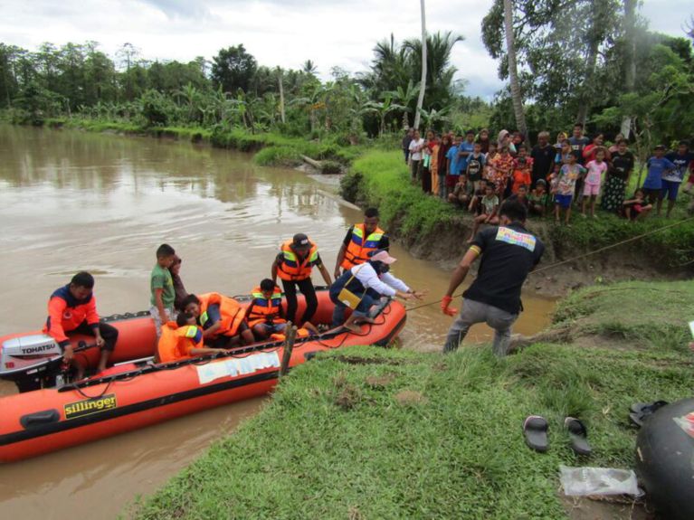 Flood evacuation drill in Indonesia 