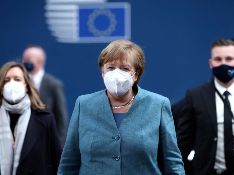 A chanceler Angela Merkel na reunião de cúpula da UE 