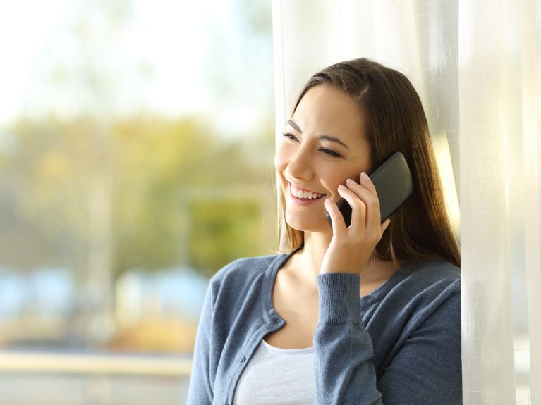 Akıllı telefonlarla her şey mümkün: oyun oynama, okuma, iletişim, resim çekme ve hatta telefon etme.