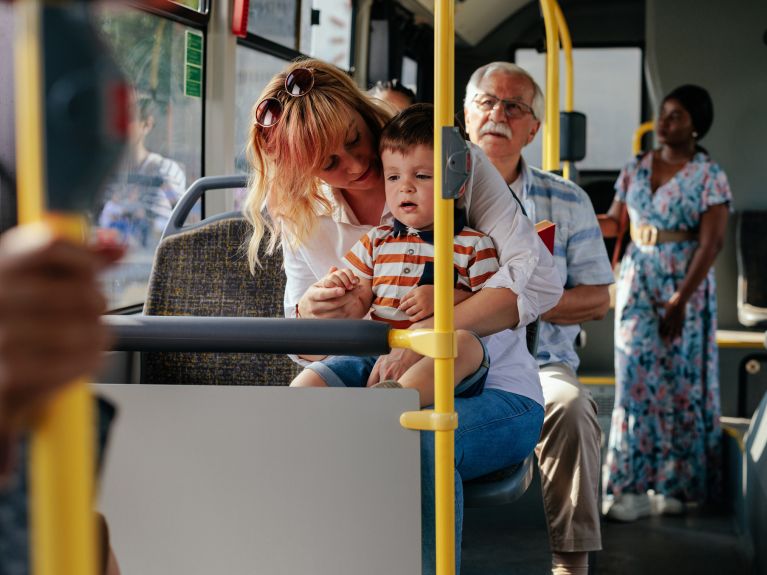 Eigene Ansprüche an Mobilität: Mutter mit Kind