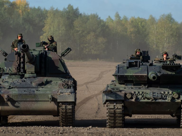 Type 2000 self-propelled howitzers and Leopard battle tanks 