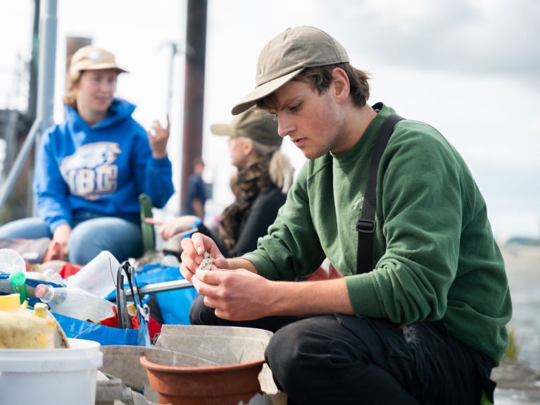 Lors du Coastal Cleanup Day, l’association NAJU a ramassé de nombreux déchets.  