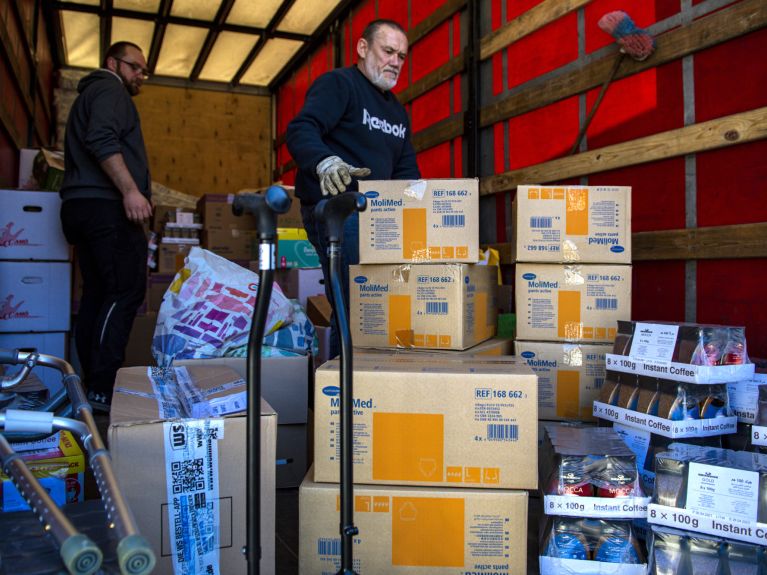 Helpers in Schwerte in North Rhine-Westphalia loading a convoy. 