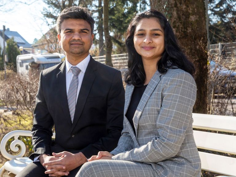 Anand Shingi e Supriya Bhandari vivem nos subúrbios de Frankfurt. 