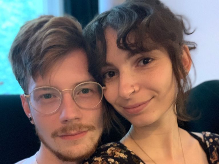 Felix y Hanna se conocieron en Nueva York, antes del confinamiento. Felix y Hanna se conocieron en Nueva York, antes del confinamiento.