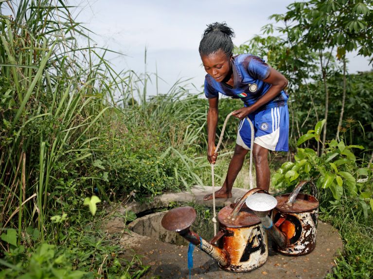 Un largo camino hasta el agua: menos tiempo para la educación