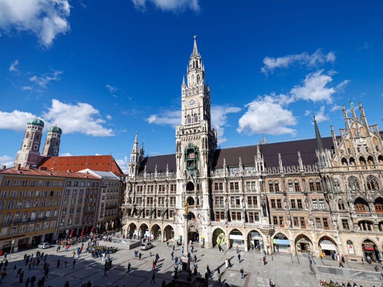 El ayuntamiento de Múnich en Marienplatz 