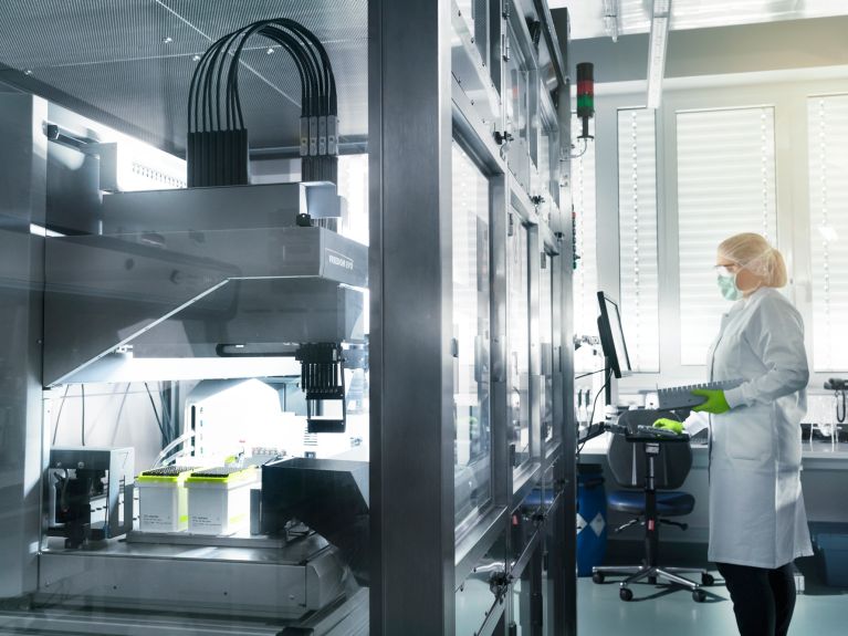 Biontech’te aşı üretimi Biontech’te aşı üretimi