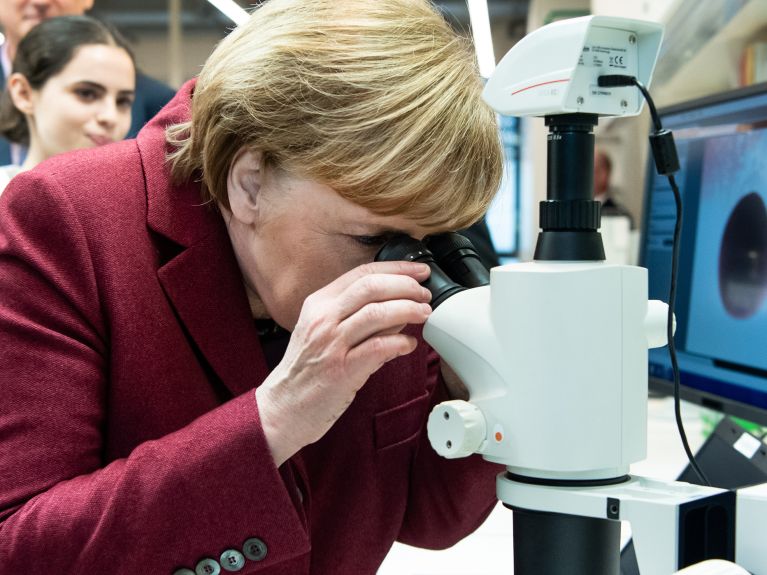 Преимущество: федеральный канцлер Ангела Меркель сама является ученым
