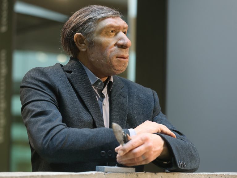 Homem de Neandertal no museu