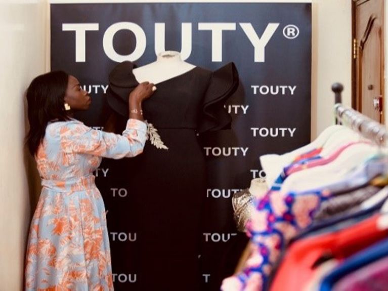 Touty hat in Senegal eine eigene Schneiderei eröffnet.