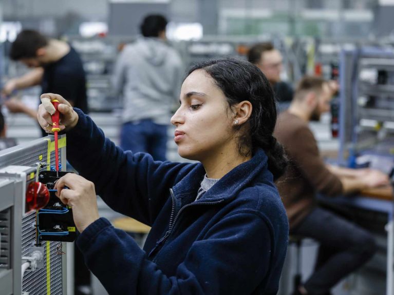 Elektromechanikerin ist ein Beruf mit Zukunft.