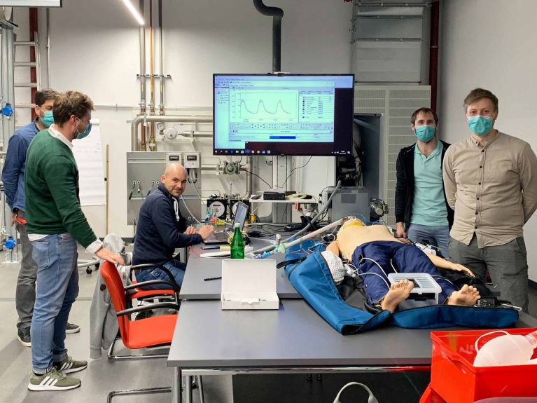 Pendant la crise, le chauffagiste Viessmann produit aussi des respirateurs