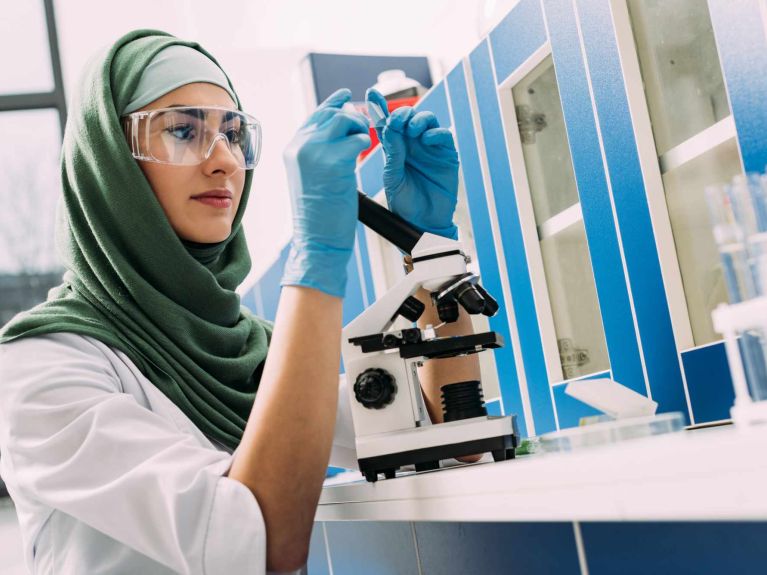 A iniciativa apoia cientistas refugiados desde 2016.  