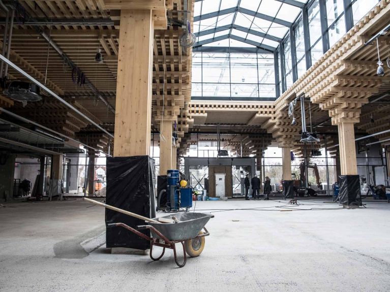  Material de construção sustentável – em Wiesbaden está surgindo um supermercado de orientação futura. 