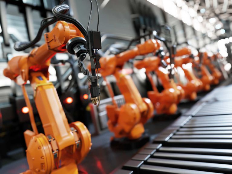 Ramiona robotyczne w inteligentnej fabryce Ramiona robotyczne w inteligentnej fabryce