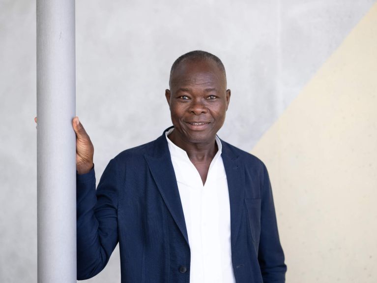 Pritzker-Preisträger aus Burkina Faso: Diébédo Francis Kéré Pritzker-Preisträger aus Burkina Faso: Diébédo Francis Kéré