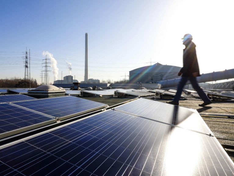 Une installation photovoltaïque sur un bâtiment industriel dans la Ruhr Une installation photovoltaïque sur un bâtiment industriel dans la Ruhr