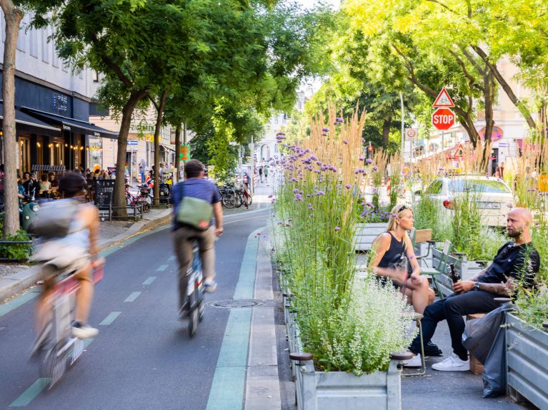 Berlin’de bisiklet sürücüsü Berlin’de bisiklet sürücüsü