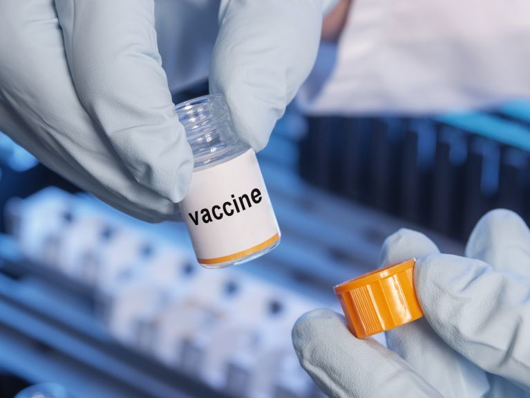 Aranan: Koronaya karşı aşı