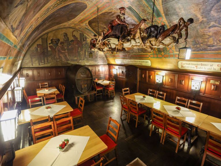 Auerbachs Keller (Leipzig) – esta taberna ya existía en tiempos de Goethe. Auerbachs Keller (Leipzig) – esta taberna ya existía en tiempos de Goethe.