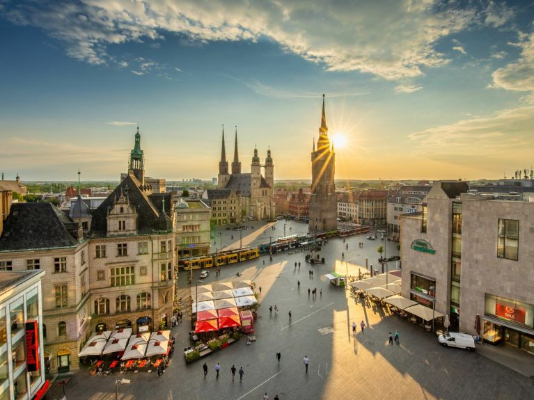 Símbolo de Halle: a “Torre Vermelha” na praça Marktplatz