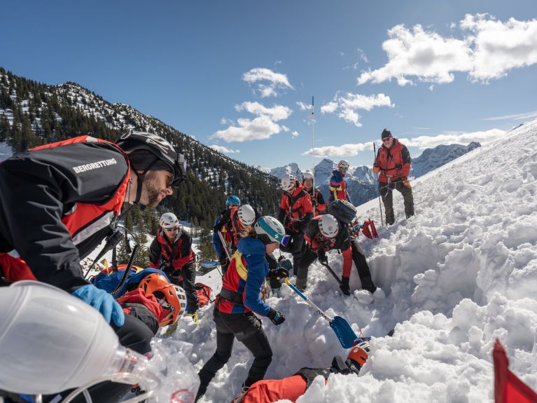 Le sauvetage en cas d’avalanche compte aussi parmi les missions.  