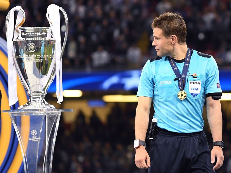 Felix Brych, Juventus Turin ve Real Madrid arasındaki 2017 Şampiyonlar Ligi finali Felix Brych, Juventus Turin ve Real Madrid arasındaki 2017 Şampiyonlar Ligi finali