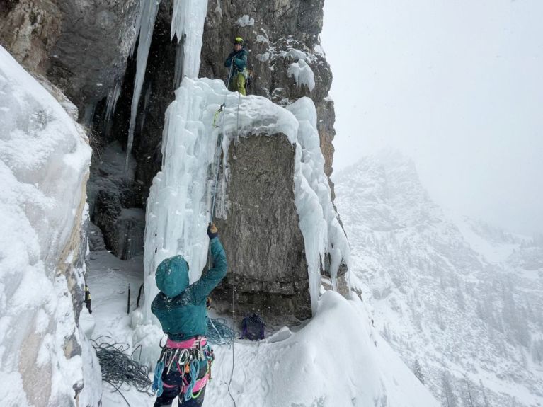 Team building: in the mountains, mutual trust is key. 