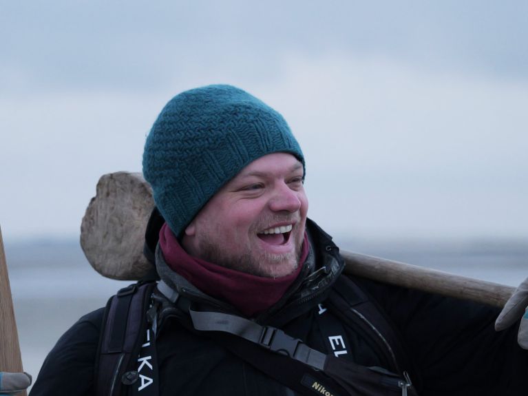 Benedikt Wiggering forscht zur Biodiversität im Wattenmeer. 