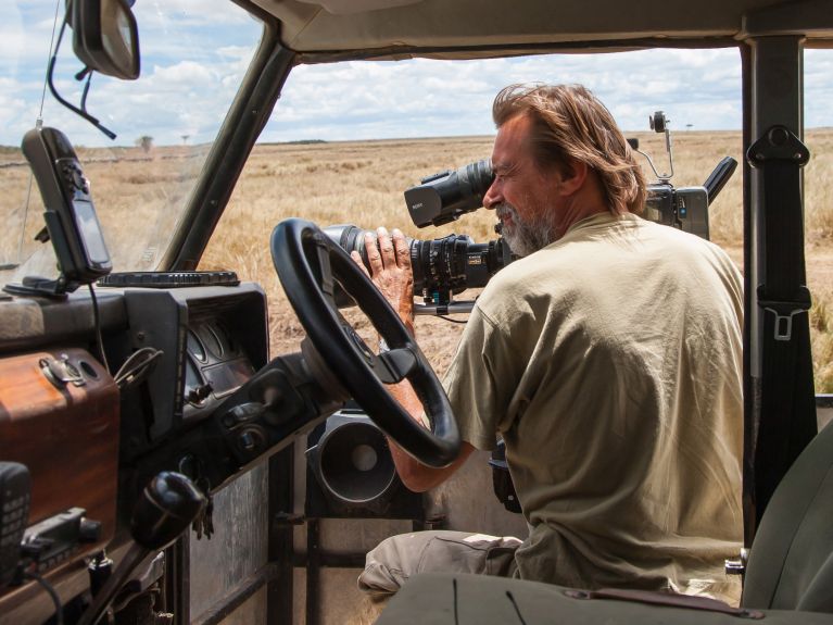 Reinhard Radke filming in the Serengeti National Park in 2007 