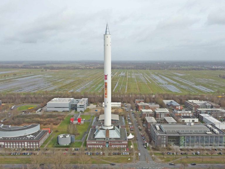 La Torre de Caída Libre de Bremen es desde hace 30 un punto de referencia en la investigación de la microgravitación. La Torre de Caída Libre de Bremen es desde hace 30 un punto de referencia en la investigación de la microgravitación.