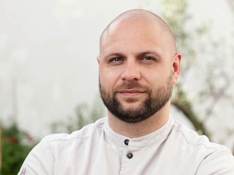 In 2022 the OX restaurant was awarded Darmstadt’s first ever Michelin Star.  In 2022 the OX restaurant was awarded Darmstadt’s first ever Michelin Star.