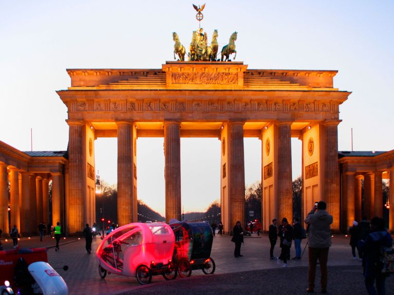 Brandenburger Tor: Symbol der deutschen Einheit Brandenburger Tor: Symbol der deutschen Einheit