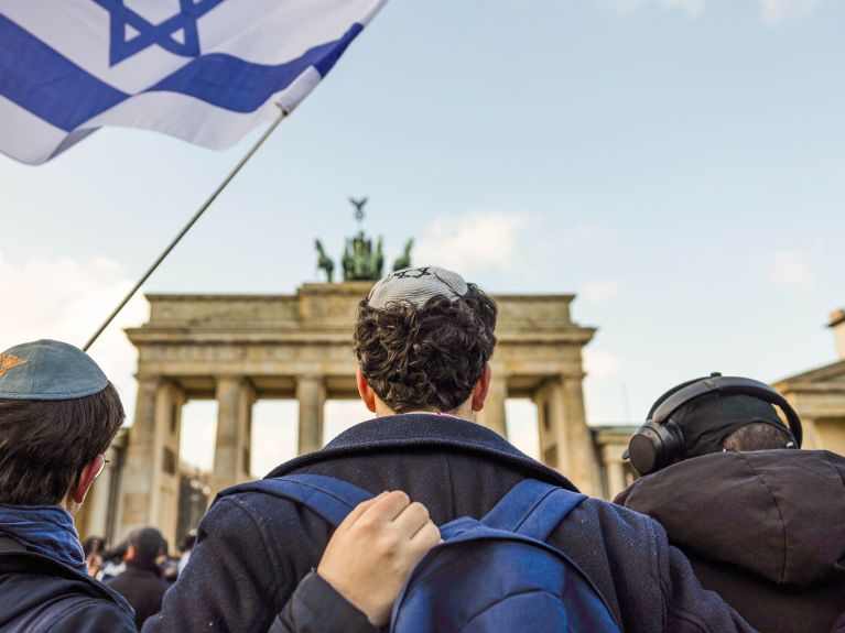 Teilnehmende des Europäischen Jüdischen Jugendkongresses 2024 Teilnehmende des Europäischen Jüdischen Jugendkongresses 2024