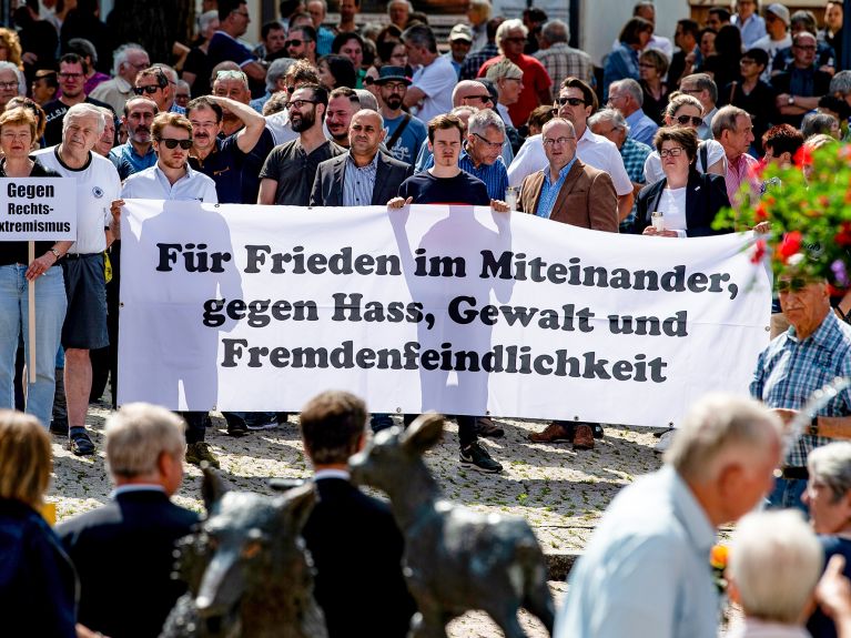 Sağcı şiddete karşı Kassel kentinde yapılan gösteri 