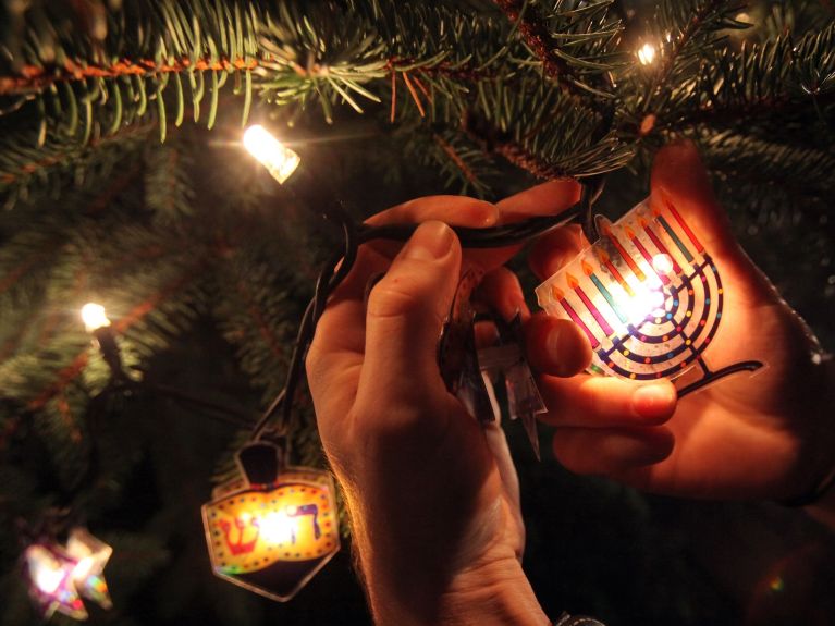 Between latke and lebkuchen: Chrismukkah is all about combining traditions. 