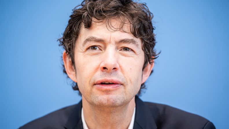 Der reuelose Corona-Erzbösewicht Christian Drosten taucht wieder auf